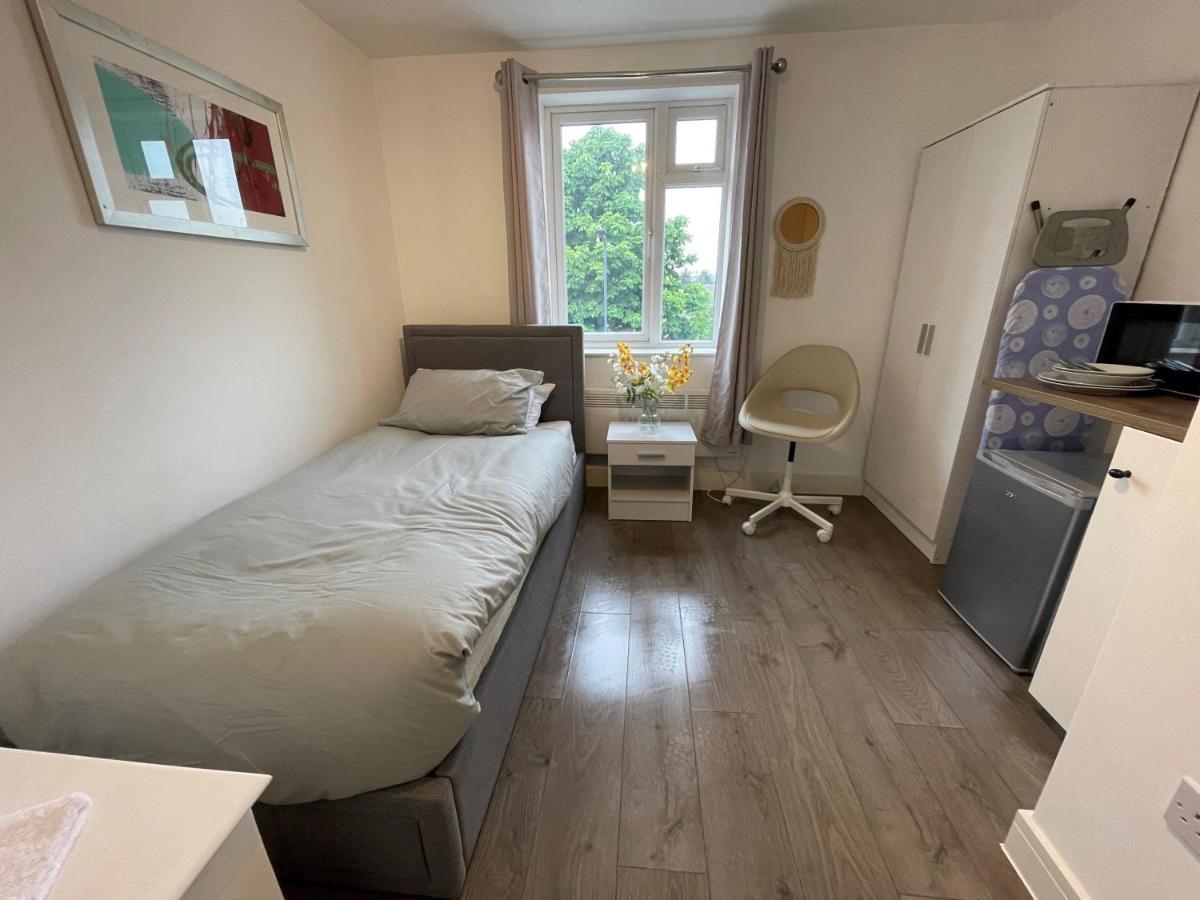 Homestay Letzi Premium Cozy Retreat Private En-suite Rooms, Wembley
