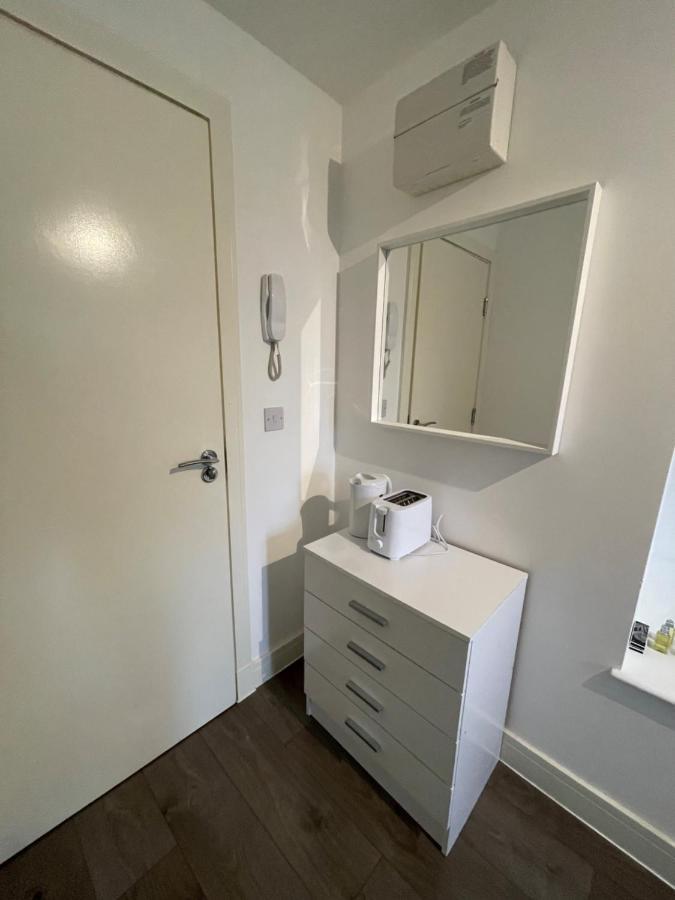 Letzi Premium Cozy Retreat Private En-suite Rooms, Wembley Homestay *