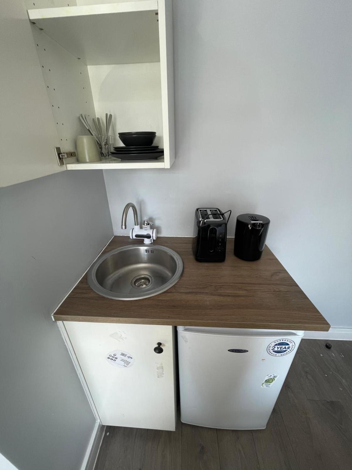 Letzi Premium Cozy Retreat Private En-suite Rooms, Wembley Homestay London
