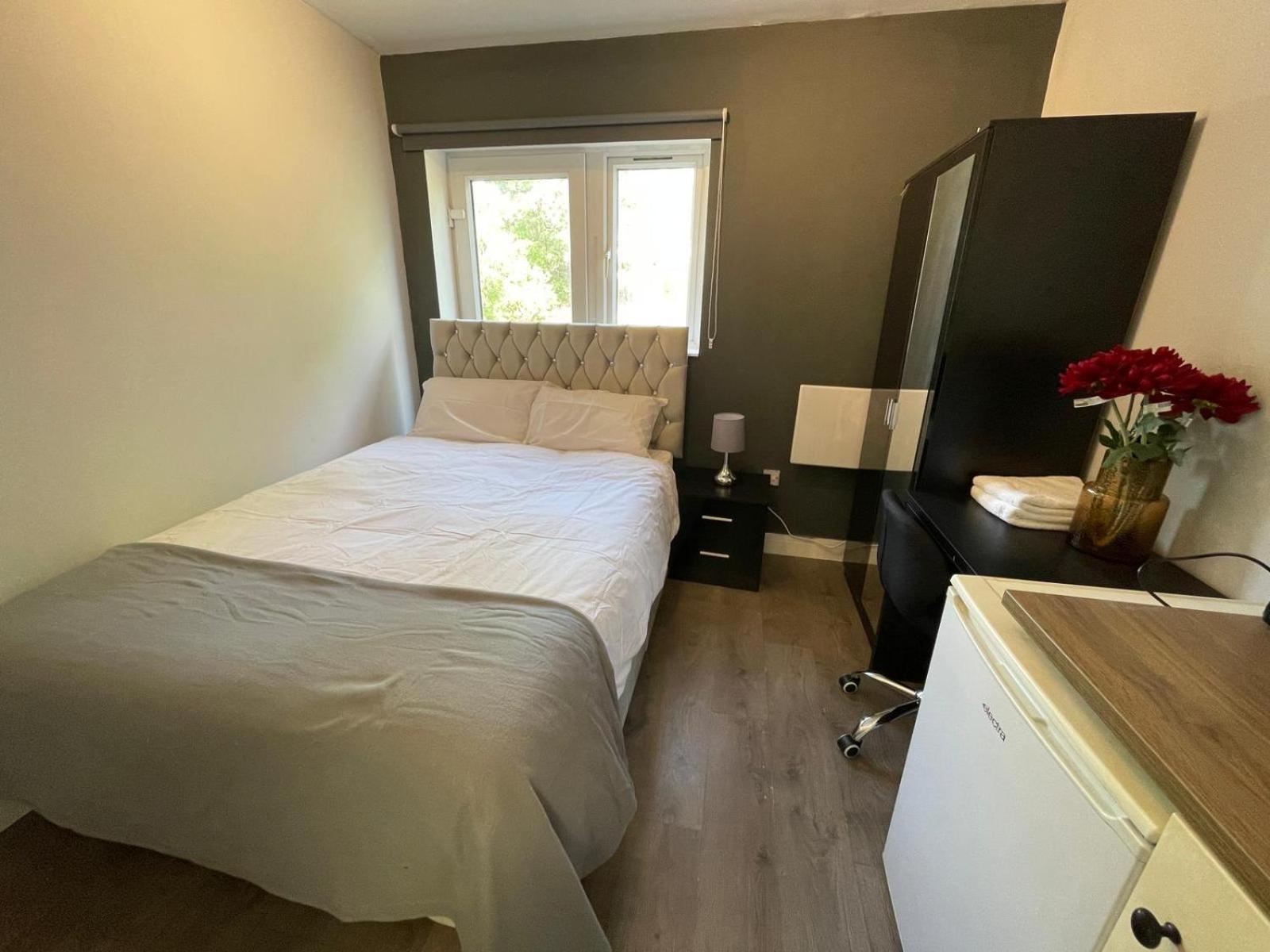 Homestay Letzi Premium Cozy Retreat Private En-suite Rooms, Wembley London