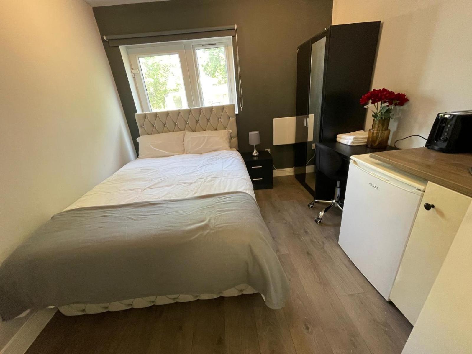 Letzi Premium Cozy Retreat Private En-suite Rooms, Wembley * London