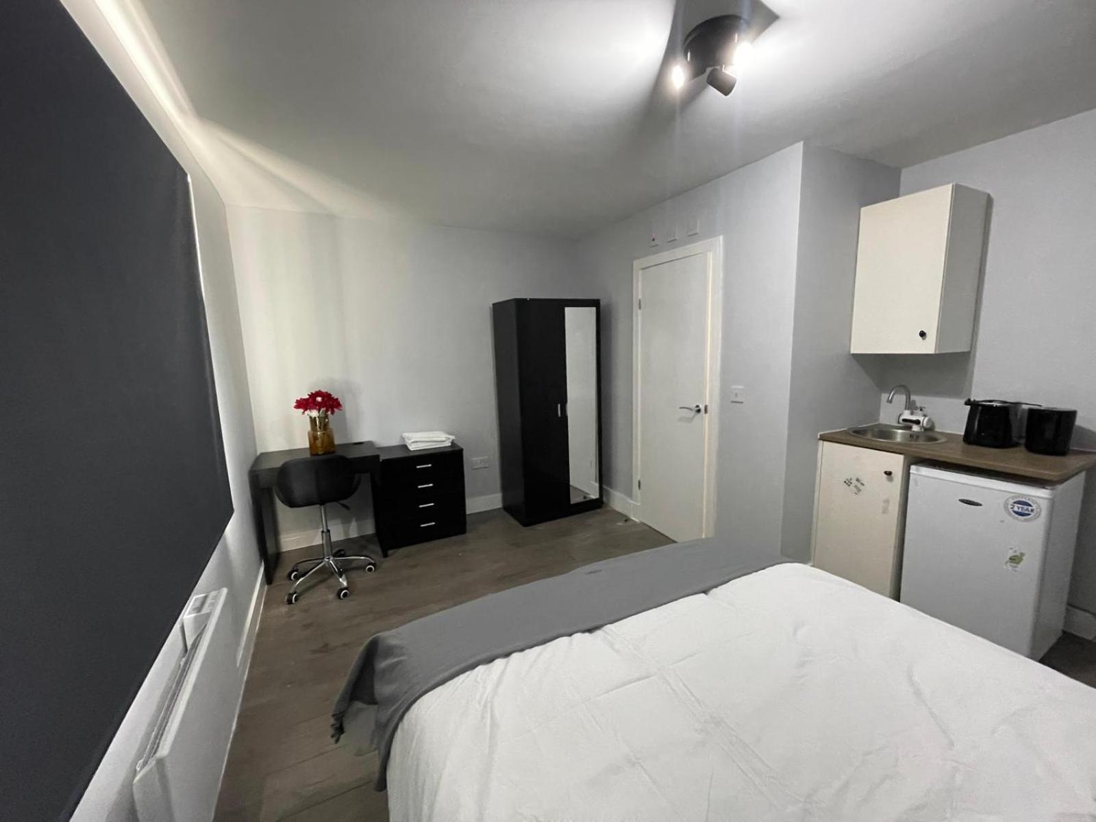 Homestay Letzi Premium Cozy Retreat Private En-suite Rooms, Wembley London