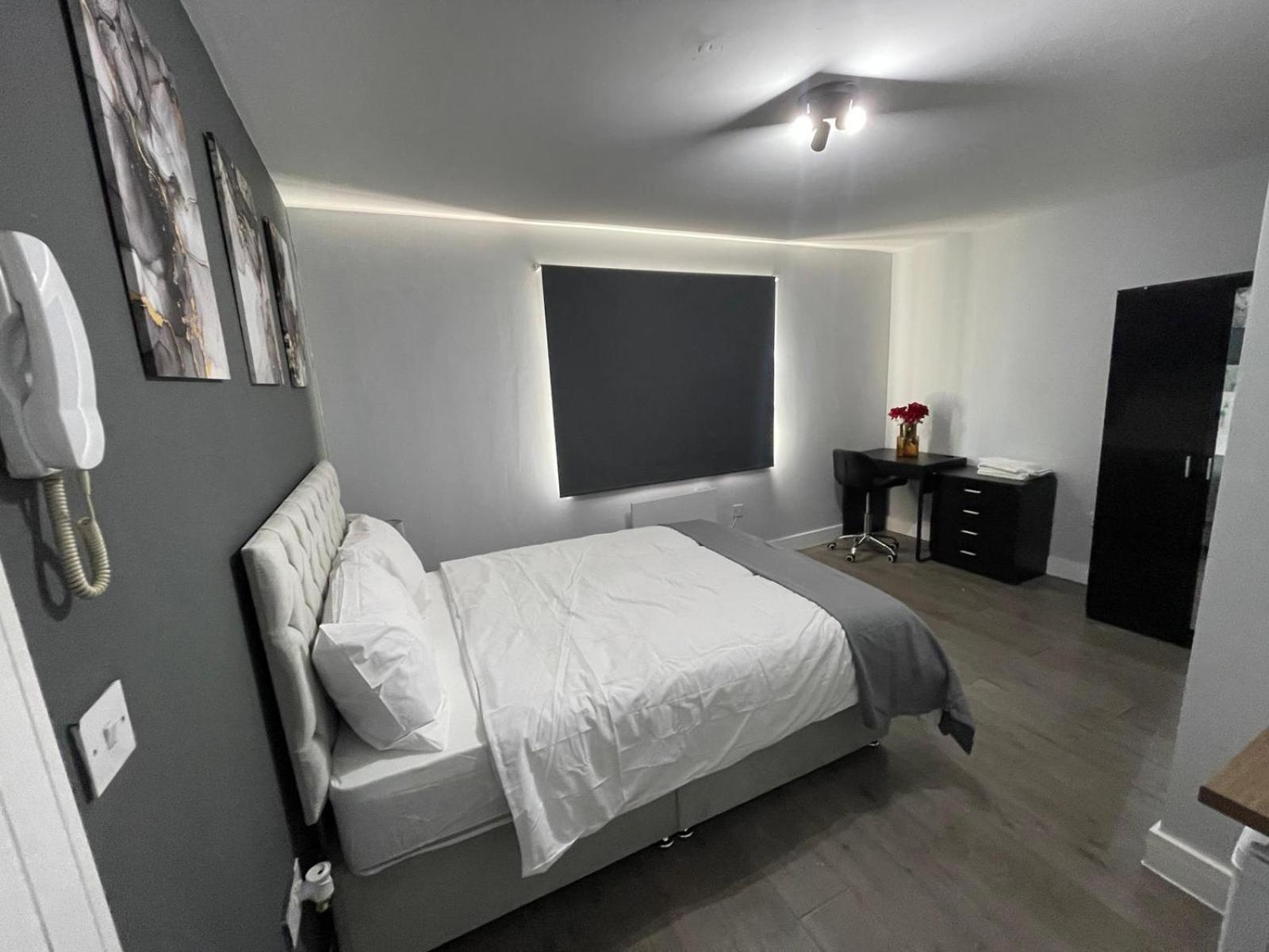 Homestay Letzi Premium Cozy Retreat Private En-suite Rooms, Wembley *
