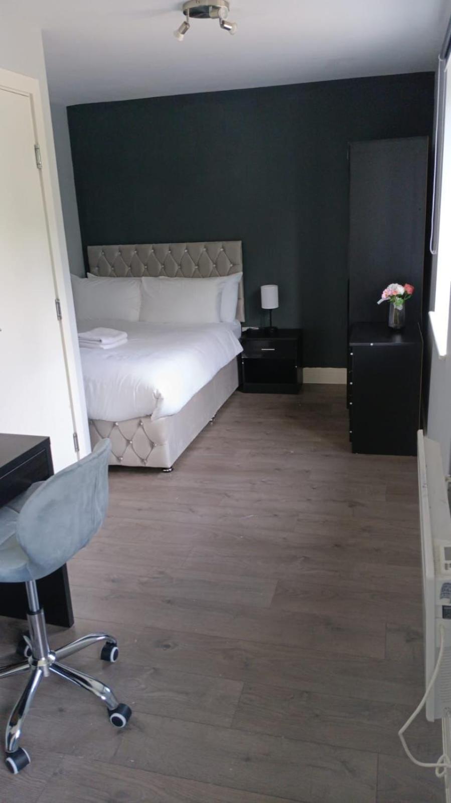 Letzi Premium Cozy Retreat Private En-suite Rooms, Wembley London